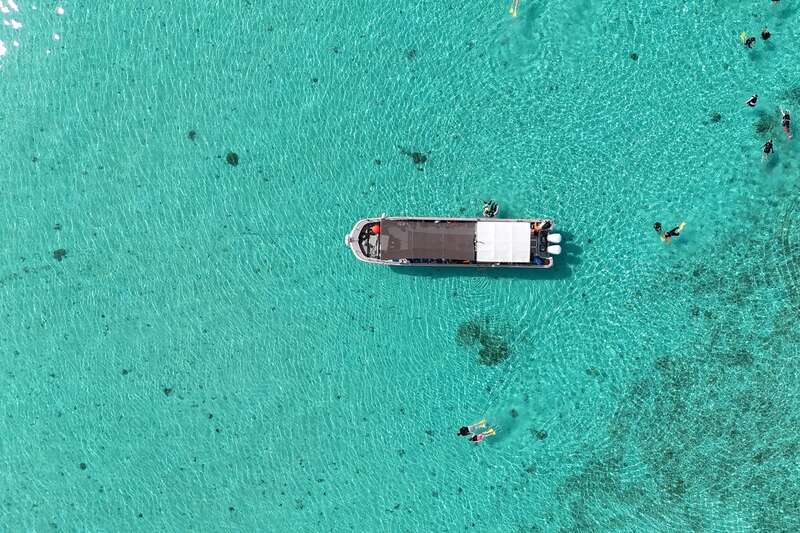 【宮古島発】写真にこだわった宮古島の海体験！ホットスポット八重干瀬（やびじ）ボートシュノーケリングツアー